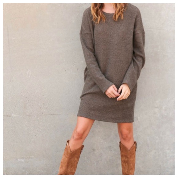 Fabulous Long Sleeves sweater knit dress w/pockets - Picture 2 of 7